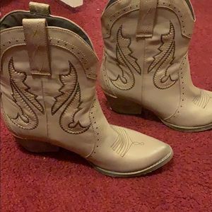 Cow girl boots . Like new